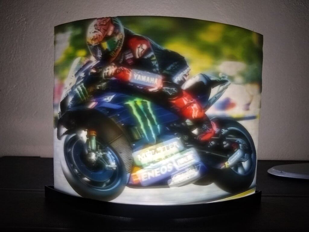 Lampe incurvée 16 cm lithophanie couleur d'une moto de course et de son pilote