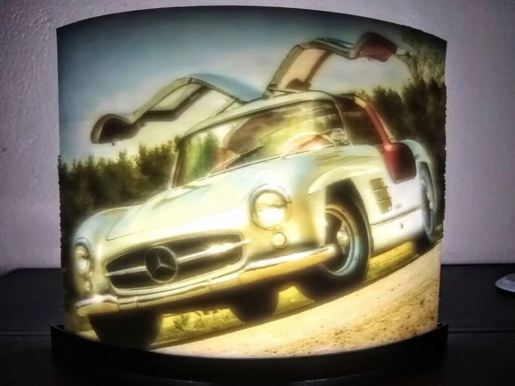 Lampe incurvée de 16 cm lithophanie couleur d'une voiture aux portes papillon