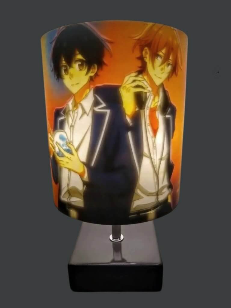 Lampe avec pied et abat jour lithophanie "Manga" en couleur