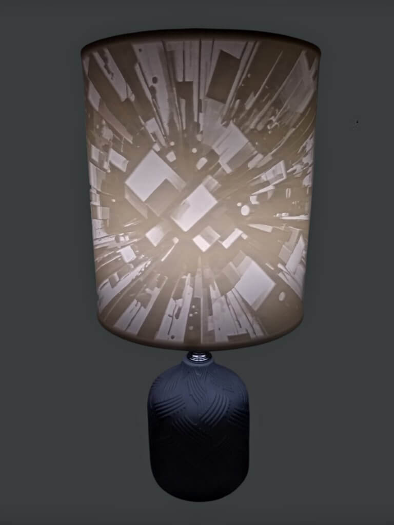 Lampe avec pied et abat jour lithophanie géométrie effet de profondeur