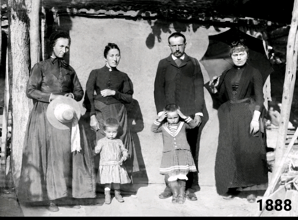 Photo retouchée d'une famille de l'année 1888