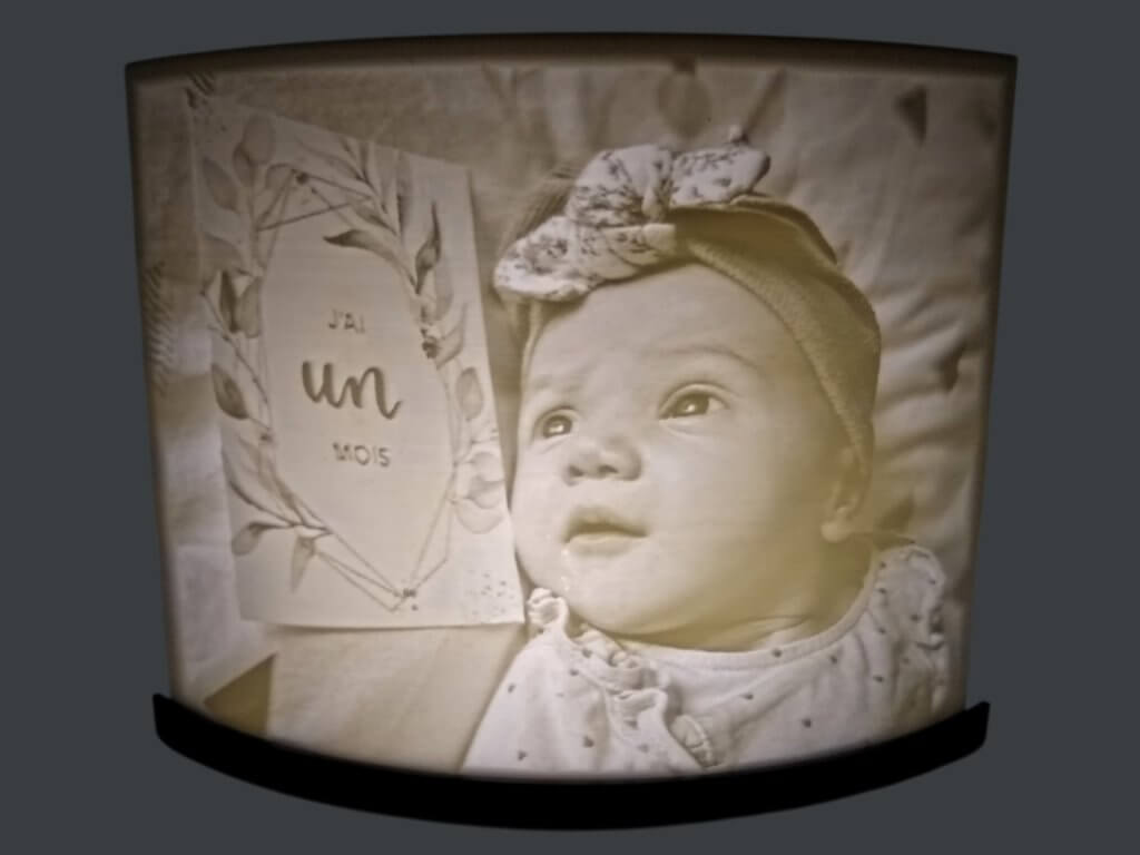 Lampe incurvée de 16 cm lithophanie d'un bébé "déjà un an"