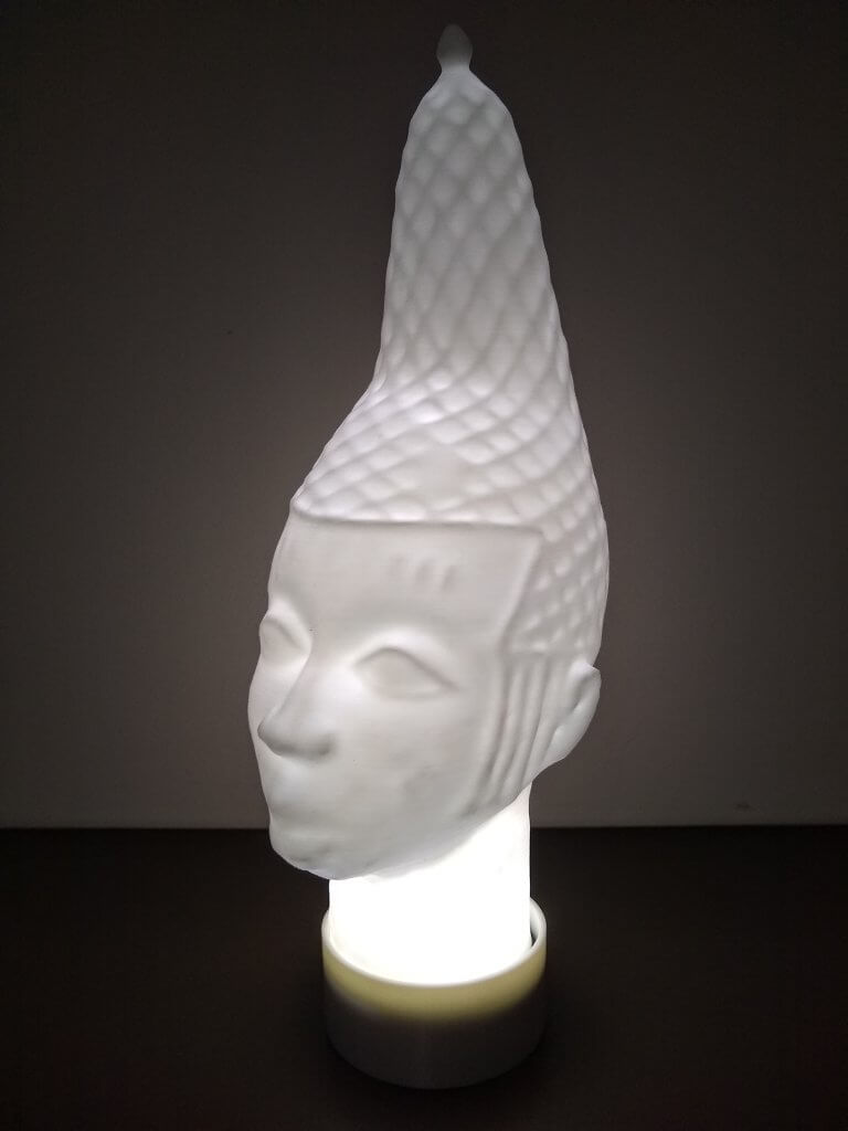 reproduction en lampe d'une statue de la tête d'une reine du Bénin du 18-19 ème siècle