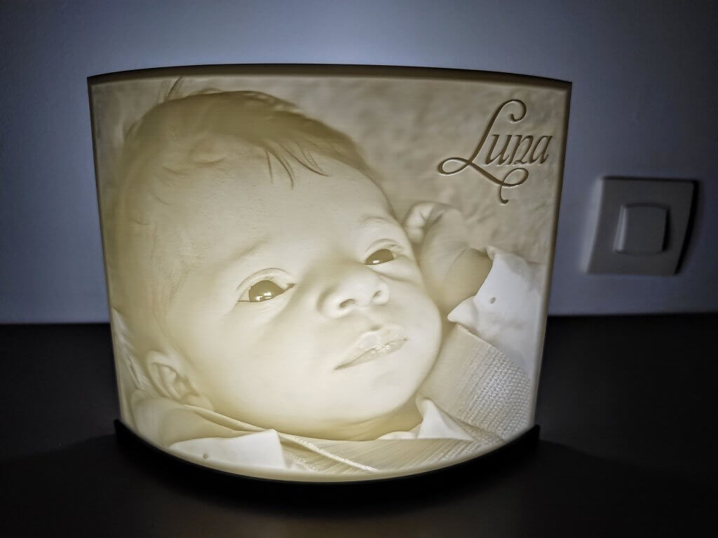 Lampe incurvée de 20 cm lithophanie de la naissance d'un bébé Luna