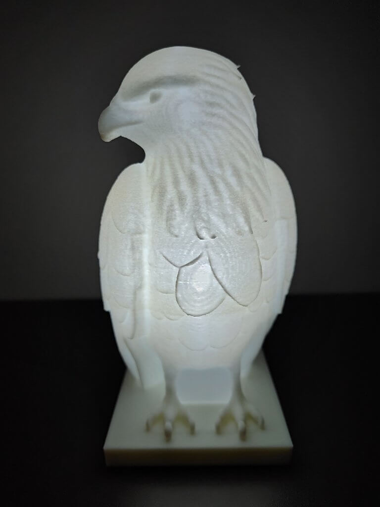 Lampe statuette allumée d'un Aigle vue de face
