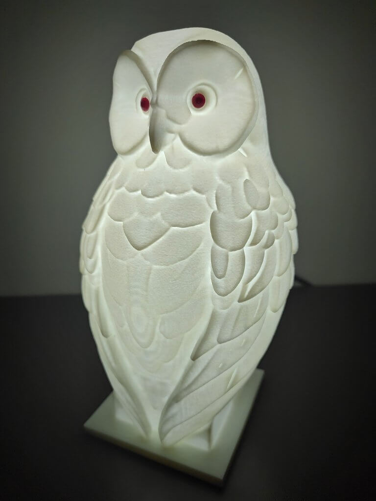 Lampe statuette allumée d'une Chouette vue profil