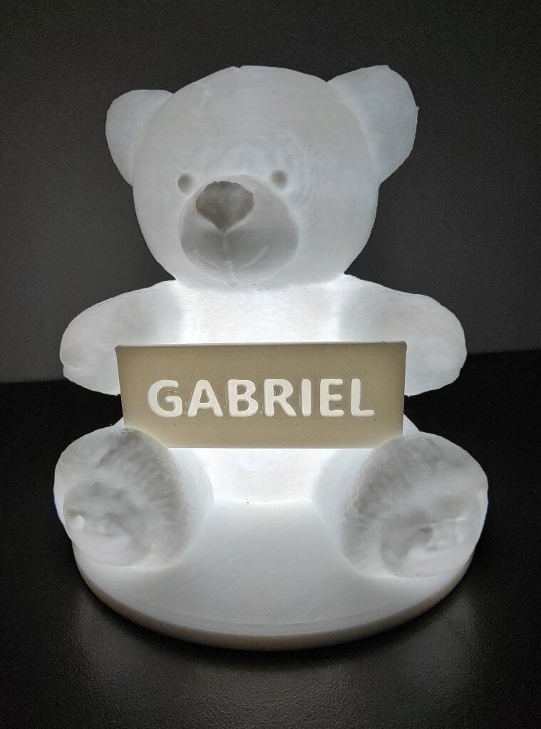 Lampe statuette d'un Ourson avec le prénom Gabriel personnalisé vue de face