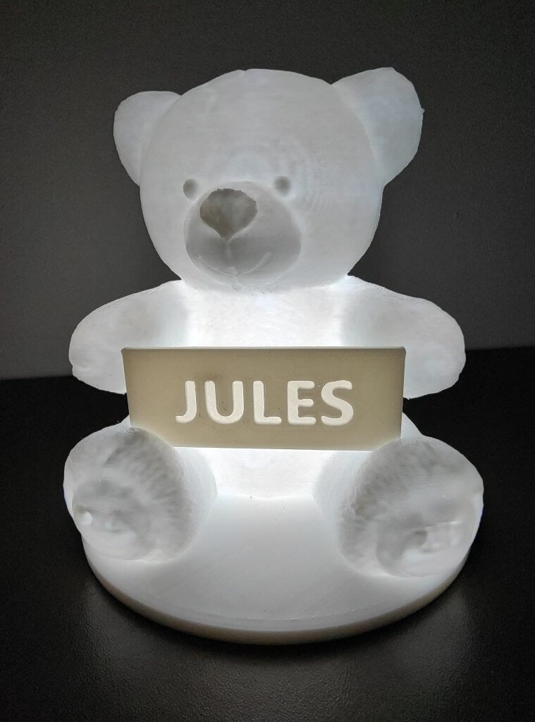 Lampe statuette d'un Ourson avec le prénom Jules personnalisé vue de face